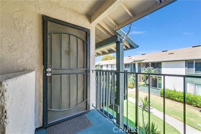 23276 Orange Avenue 8, Lake Forest (el Toro), CA 92630