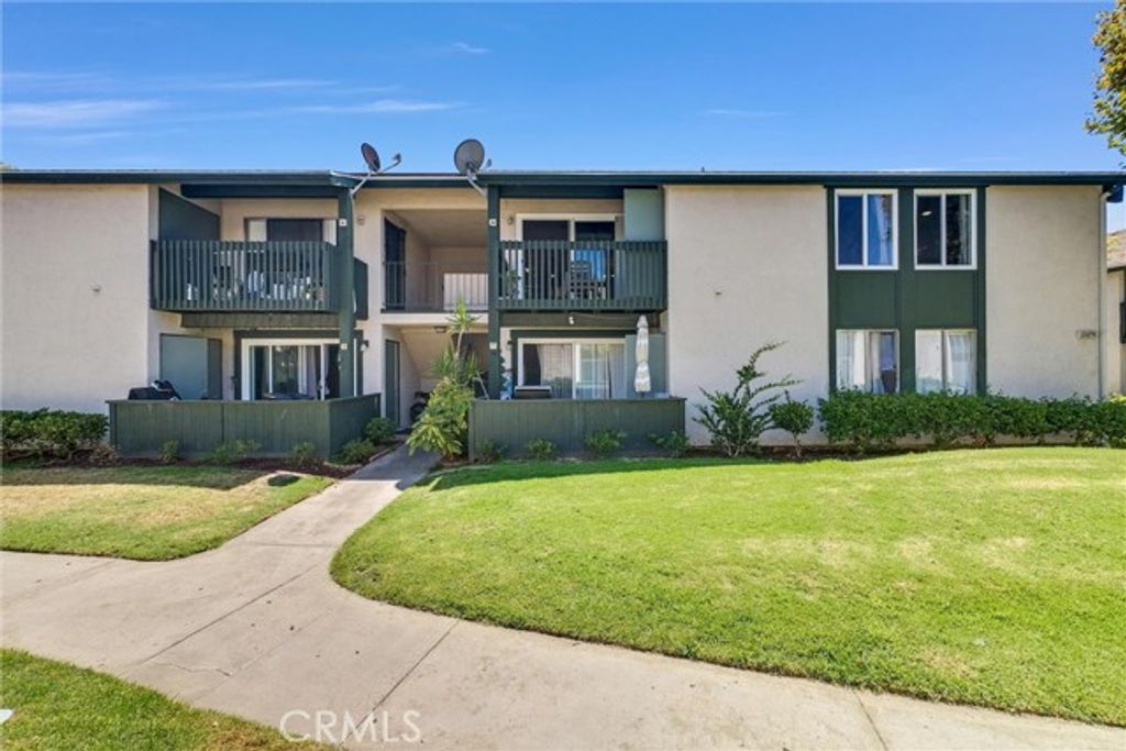 23276 Orange Avenue 8, Lake Forest (el Toro), CA 92630