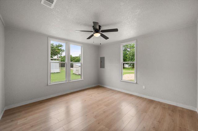 404 S Tyler Avenue, Dawson, TX 76639