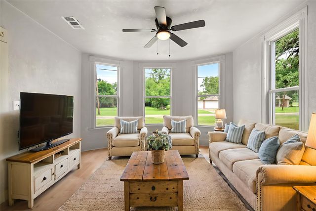 404 S Tyler Avenue, Dawson, TX 76639