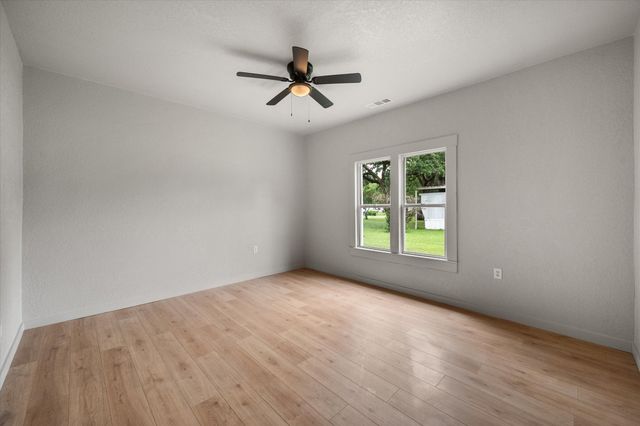 404 S Tyler Avenue, Dawson, TX 76639
