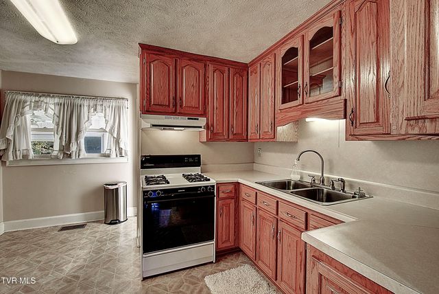 816 Riverview Drive, Elizabethton, TN 37643