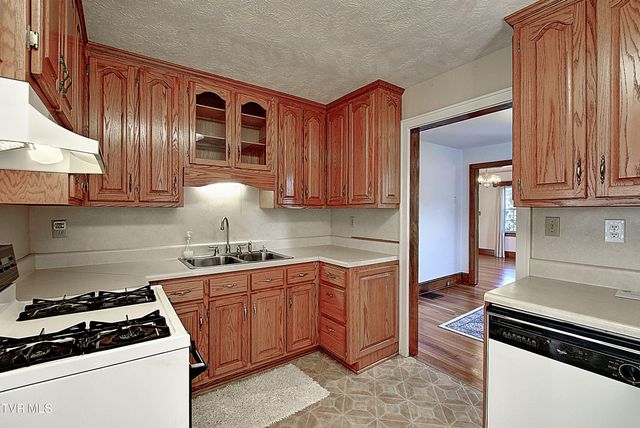 816 Riverview Drive, Elizabethton, TN 37643