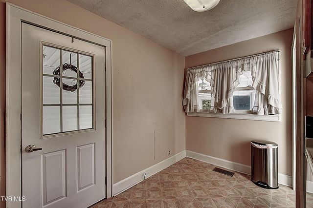 816 Riverview Drive, Elizabethton, TN 37643