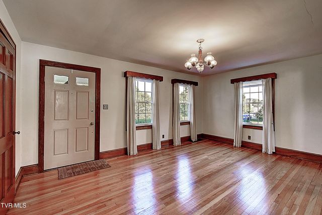 816 Riverview Drive, Elizabethton, TN 37643