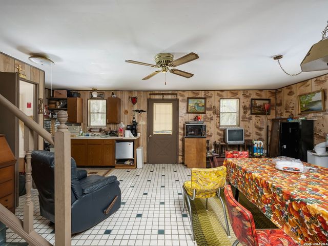 275 COUNTY ROAD 260 E, Mico, TX 78056