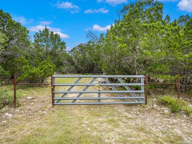 275 COUNTY ROAD 260 E, Mico, TX 78056