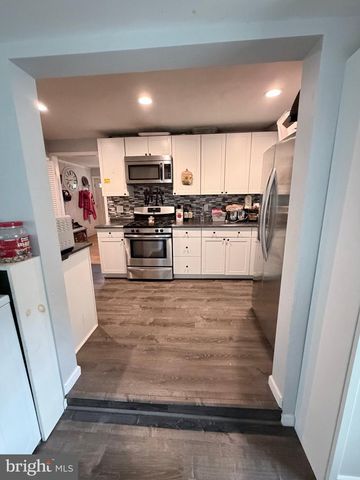 304 KINGS LN, Williamstown, NJ 08094