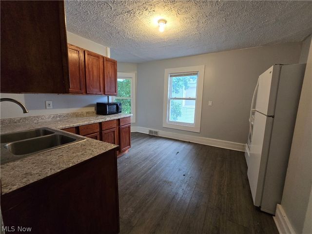 1412 Woodland Avenue NW, Canton, OH 44703