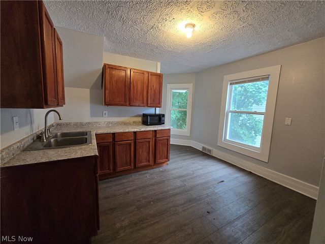 1412 Woodland Avenue NW, Canton, OH 44703