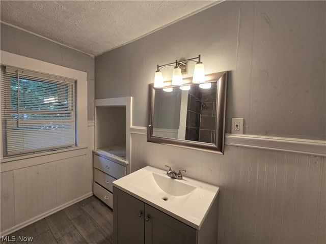 1412 Woodland Avenue NW, Canton, OH 44703