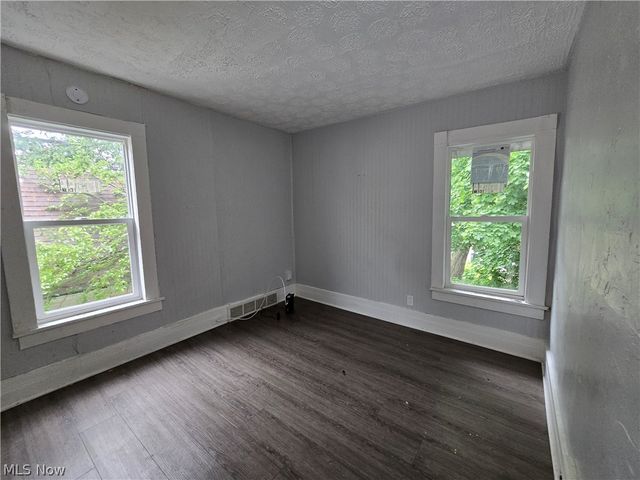 1412 Woodland Avenue NW, Canton, OH 44703