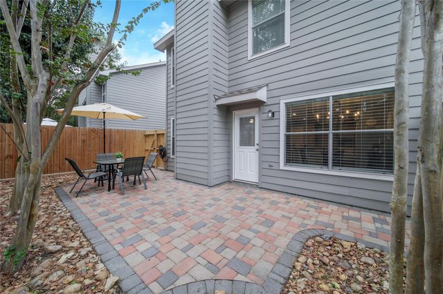 22 Butterfly Branch Place, The Woodlands, TX 77382
