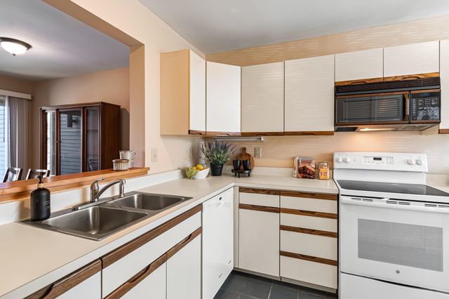 911 Dorset St Apt 54, South Burlington, VT 05403