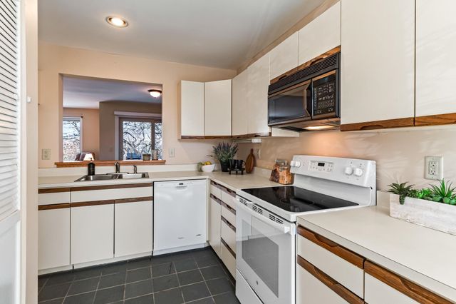 911 Dorset St Apt 54, South Burlington, VT 05403