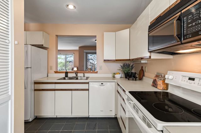 911 Dorset St Apt 54, South Burlington, VT 05403