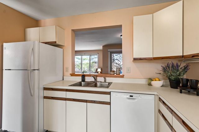 911 Dorset St Apt 54, South Burlington, VT 05403