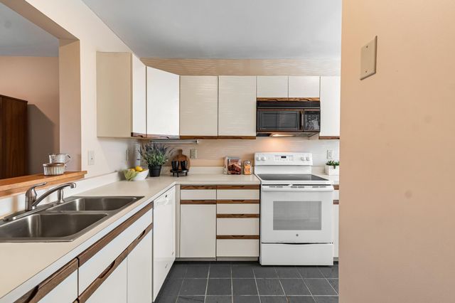 911 Dorset St Apt 54, South Burlington, VT 05403