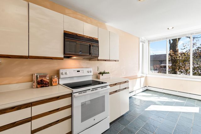 911 Dorset St Apt 54, South Burlington, VT 05403