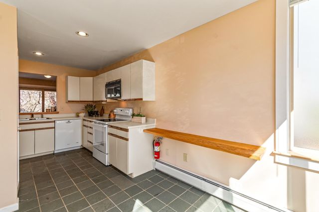 911 Dorset St Apt 54, South Burlington, VT 05403