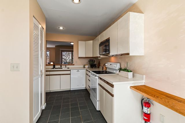 911 Dorset St Apt 54, South Burlington, VT 05403