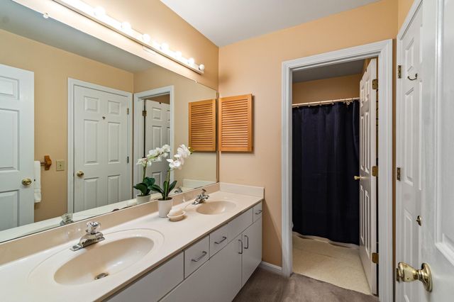 911 Dorset St Apt 54, South Burlington, VT 05403