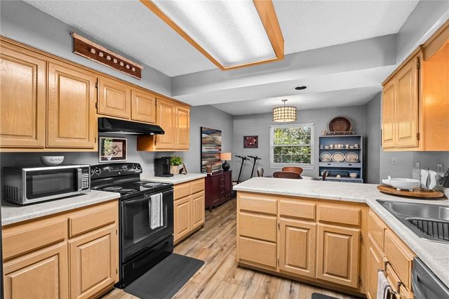 3211 Cardinal Creek Circle A & B, Bentonville, AR 72712