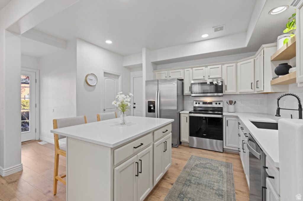 Image 19 of property listing at 10637 S OQUIRRH LAKE RD, South Jordan, UT 84009