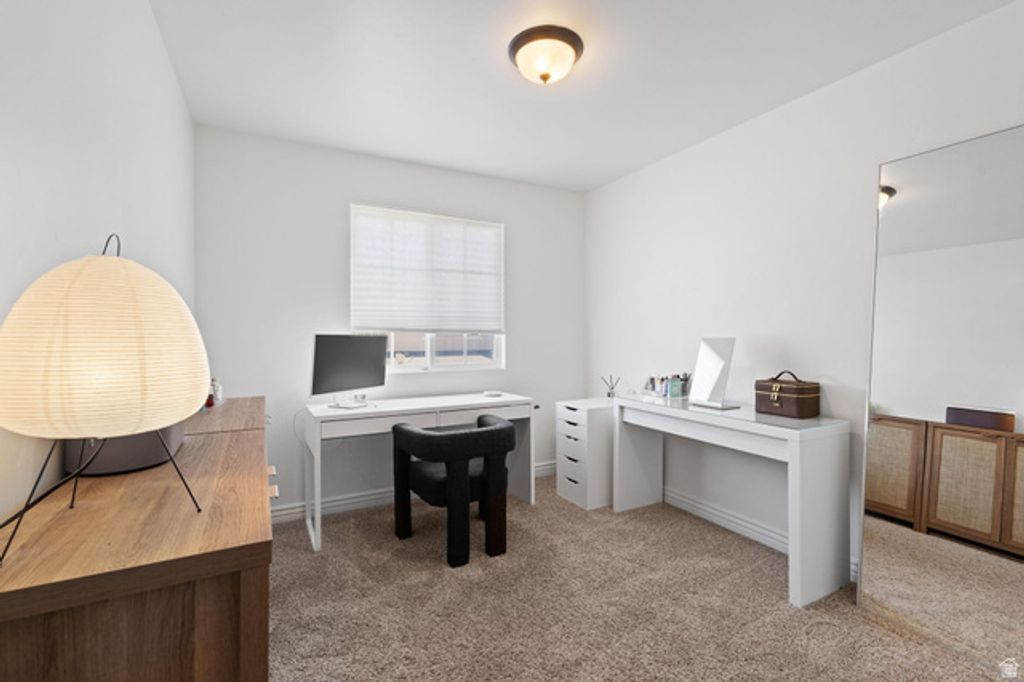 Image 33 of property listing at 10637 S OQUIRRH LAKE RD, South Jordan, UT 84009