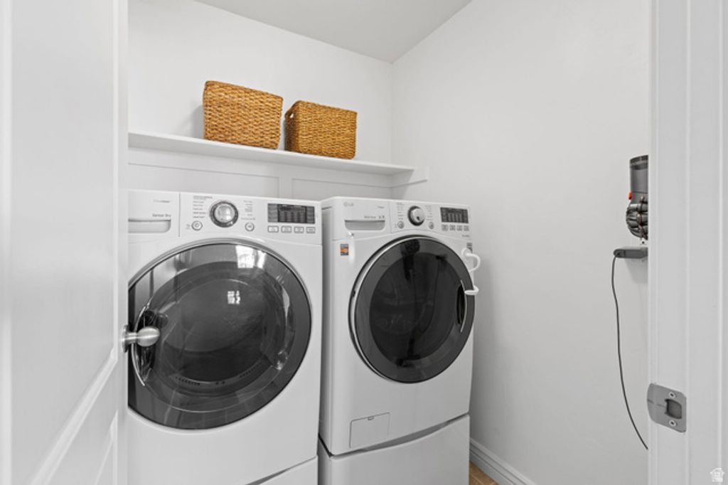 Image 36 of property listing at 10637 S OQUIRRH LAKE RD, South Jordan, UT 84009