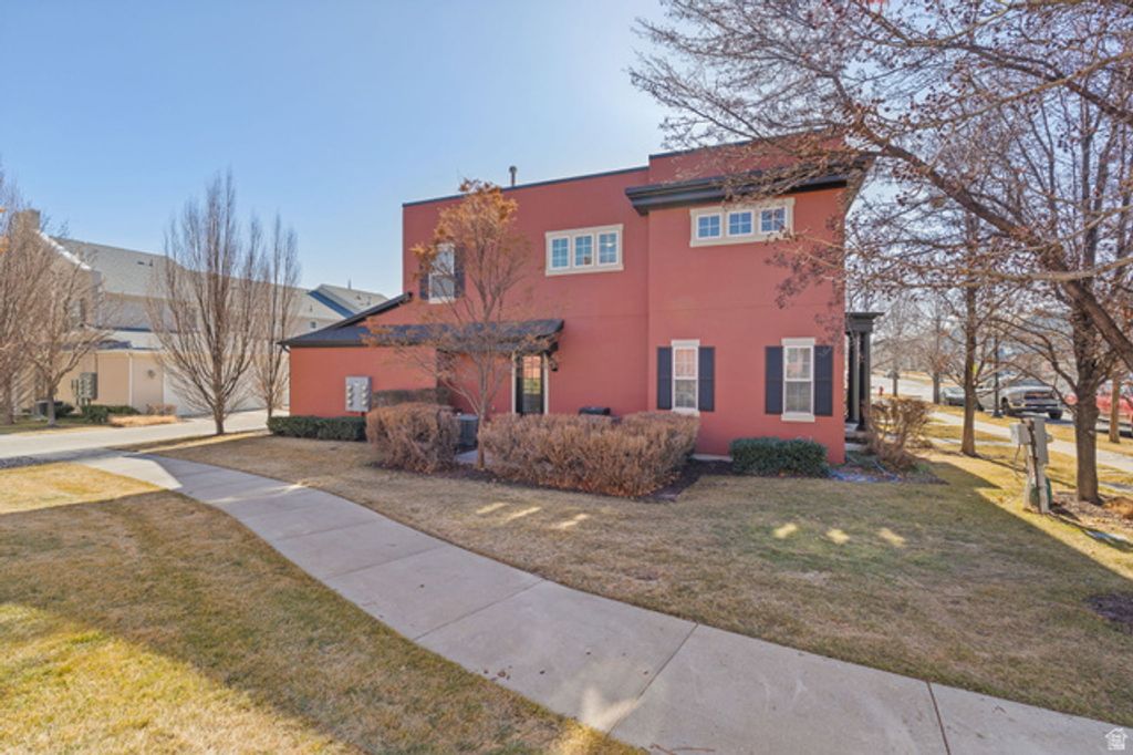 Image 39 of property listing at 10637 S OQUIRRH LAKE RD, South Jordan, UT 84009
