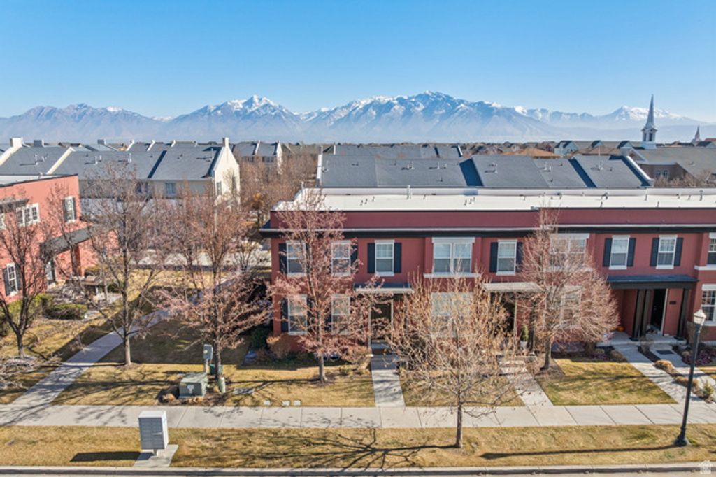 Image 40 of property listing at 10637 S OQUIRRH LAKE RD, South Jordan, UT 84009