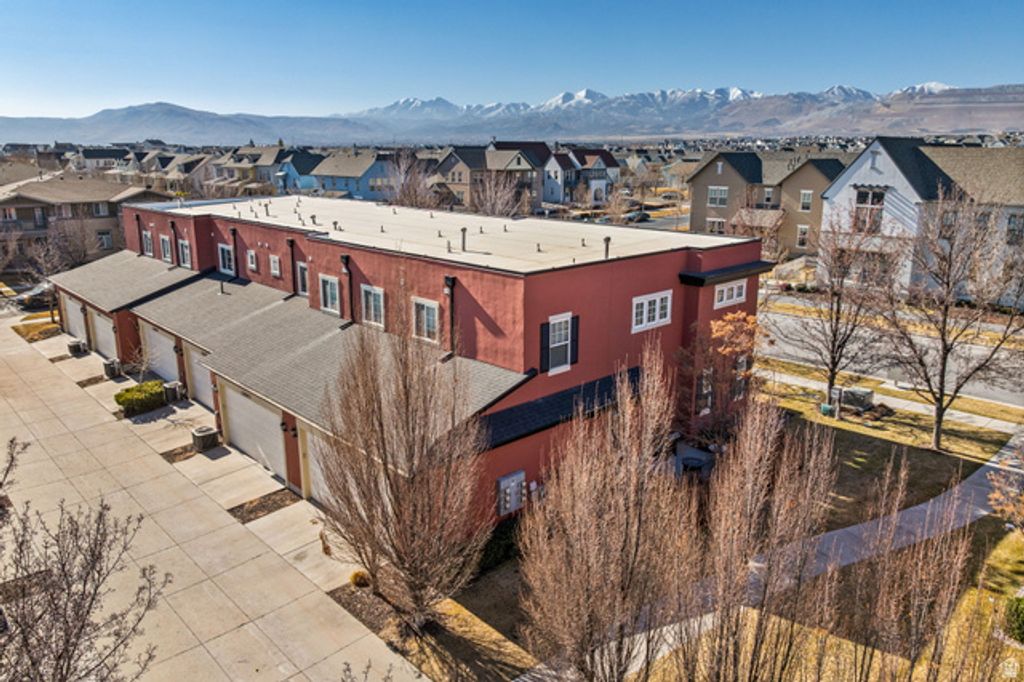 Image 41 of property listing at 10637 S OQUIRRH LAKE RD, South Jordan, UT 84009