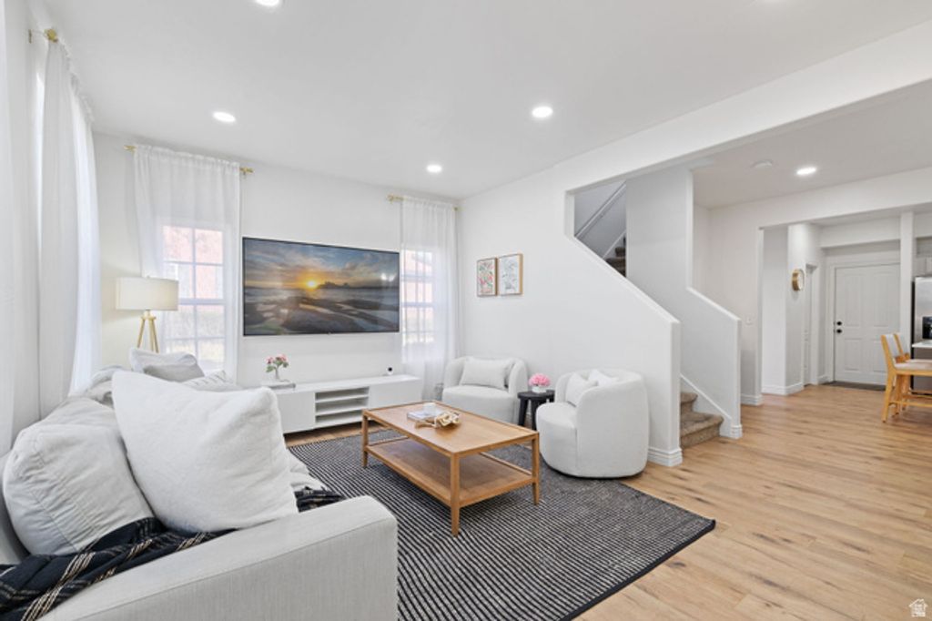 Image 6 of property listing at 10637 S OQUIRRH LAKE RD, South Jordan, UT 84009