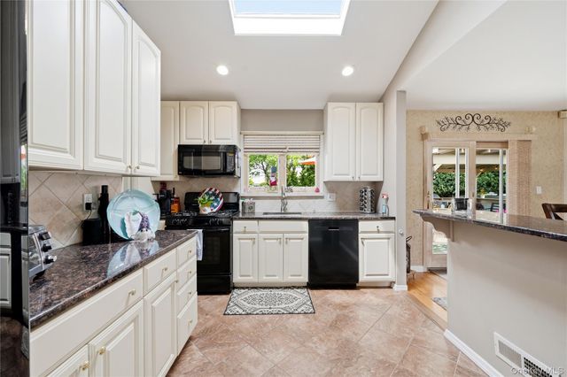 17 Mohawk Place, Massapequa, NY 11758