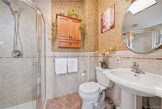 17 Mohawk Place, Massapequa, NY 11758