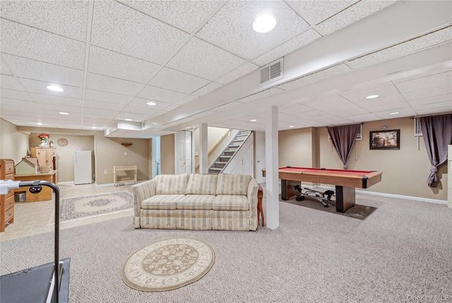 17 Mohawk Place, Massapequa, NY 11758