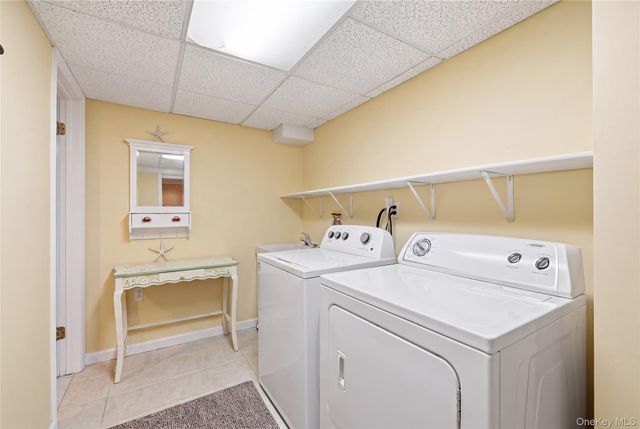 17 Mohawk Place, Massapequa, NY 11758