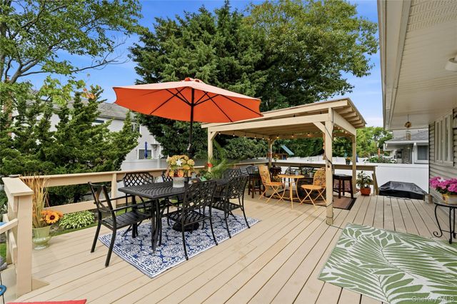 17 Mohawk Place, Massapequa, NY 11758