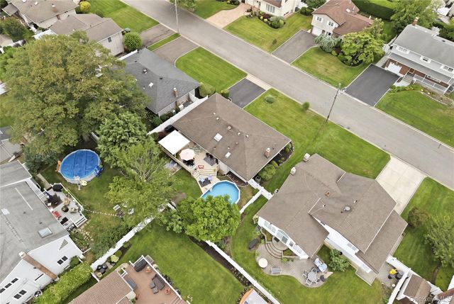 17 Mohawk Place, Massapequa, NY 11758