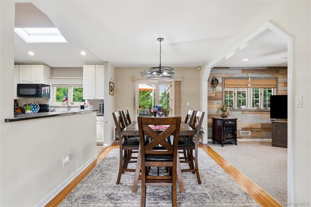 17 Mohawk Place, Massapequa, NY 11758