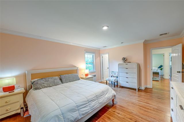 1 Idle Day Drive, Centerport, NY 11721