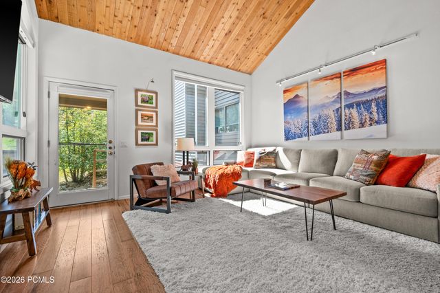 2149 Apache Trail Apt 18, Park City, UT 84098