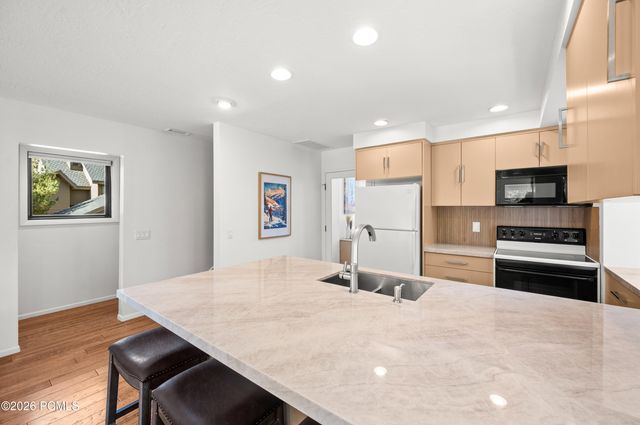 2149 Apache Trail Apt 18, Park City, UT 84098