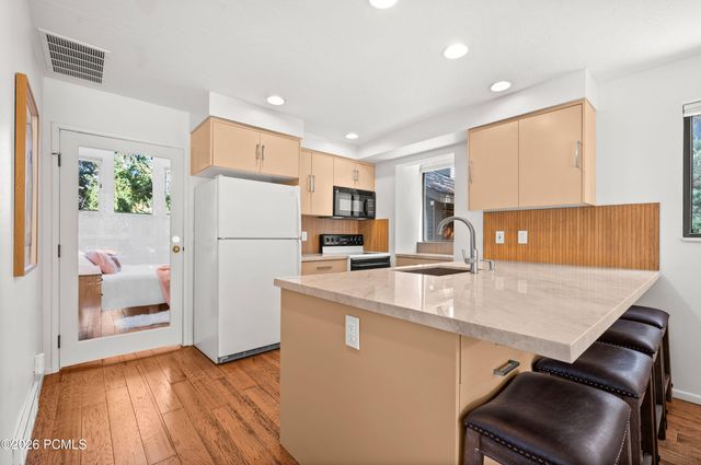 2149 Apache Trail Apt 18, Park City, UT 84098