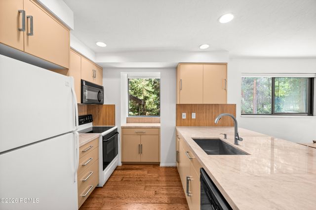 2149 Apache Trail Apt 18, Park City, UT 84098