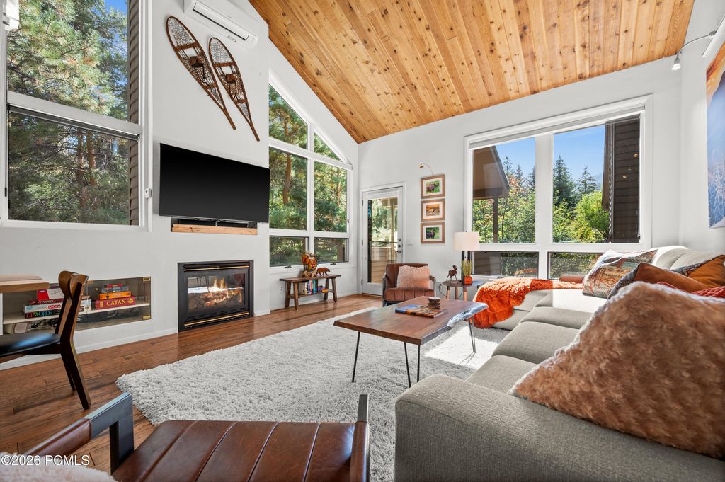 2149 Apache Trail Apt 18, Park City, UT 84098