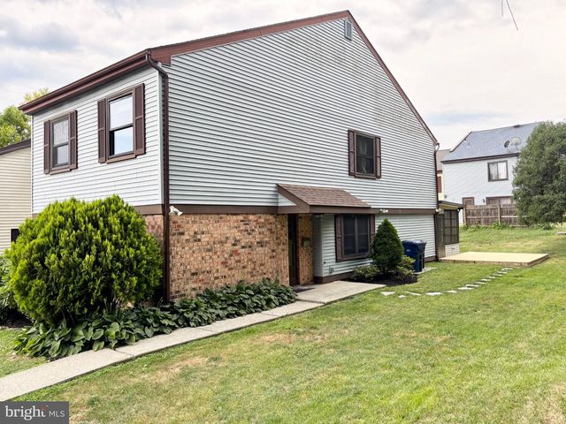 1726 SARATOGA CT, Allentown, PA 18104