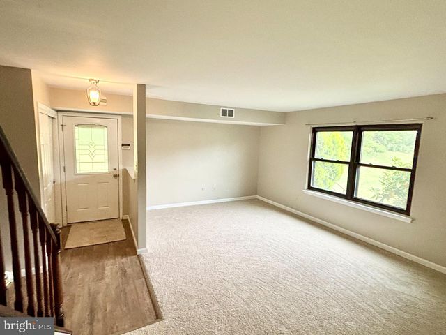 1726 SARATOGA CT, Allentown, PA 18104