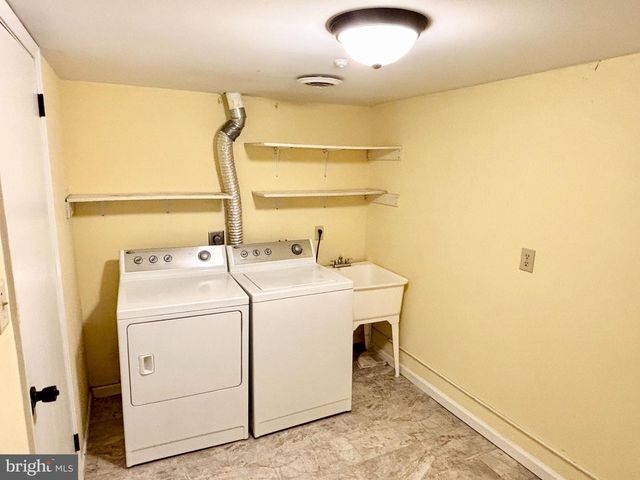 1726 SARATOGA CT, Allentown, PA 18104